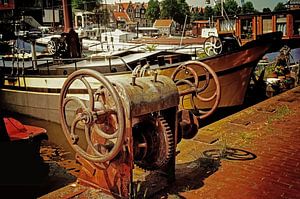 Amsterdam Boote und rostige alte Seilwinde