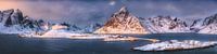 Fjord mit Bergen auf den Lofoten in Norwegen. von Voss Fine Art Fotografie Miniaturansicht