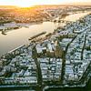 Kampen Stadtansicht am Fluss IJssel während eines kalten Wintersonnenaufgangs von Sjoerd van der Wal