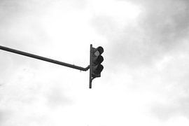 een zwart-wit verkeerslicht van Galuh Pambuka