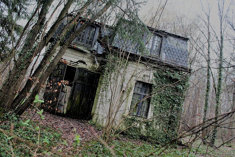 Verlaten garage by Esmeralda Van de Pol