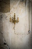 Oude lamp aan wand