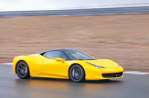 Ferrari 458 Italia sportwagen die snel rijdt