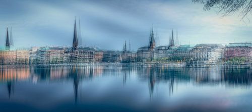 Le Binnenalster avec les 5 tours de la Skyline
