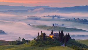 Morgennebel und Sonnenaufgang am Belvedere in der Toskana