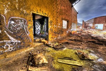 oud verlaten fabrieksgebouw van XXLPhoto