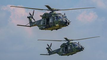 Twee NH-90 helikopters van de Bundeswehr. van Jaap van den Berg
