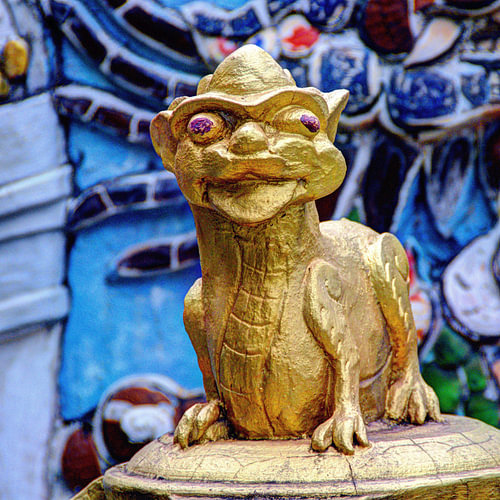 Temple bouddhiste du Petit Dragon, Dong Hoi, Vietnam, en noir et blanc
