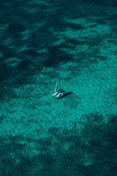 catamaran in het water