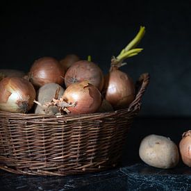 Onions and potatoes by Ulrike Leone