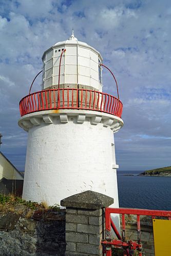 Vuurtoren in Crookhaven baai op het Mizen schiereiland