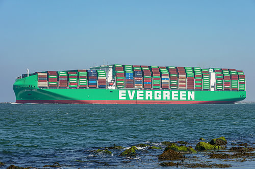 Containerschip Ever Edit van Evergreen.