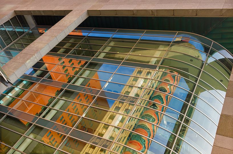 Spiegeling van gebouwen van Peter van Vuuren