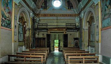 verlaten kerk. van Heleen Sloots