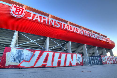 Jahnstadion Regensburg mit Graffiti