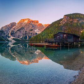 Sonnenaufgang Pragser Wildsee von Henk Meijer Photography