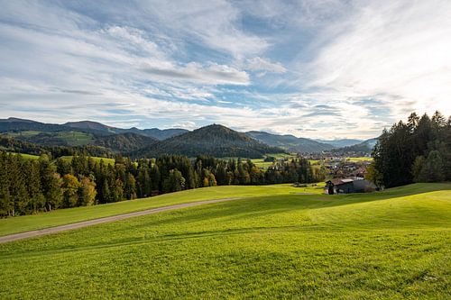 Uitzicht op de Hochgrat en de Allgäuer bergen in de herfst