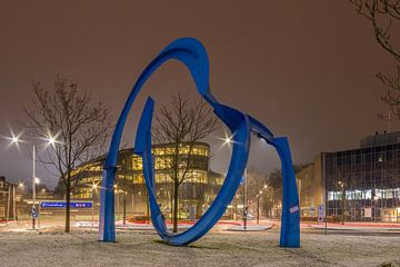 Alphen aan den Rijn - Raoul Wallenbergplein - Kunstwerk - A Dark Limousine Exit van Frank Smit Fotografie