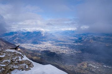 Uitzicht op Grenoble vanaf de Vercors. van Ralph Rozema