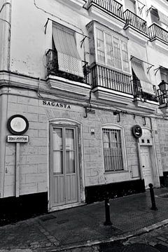 Gevel van Andalusisch huis in het oude stadscentrum van Cádiz van Silva Wischeropp