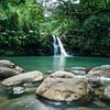 Waterval Hawaii met rotsen van road to aloha