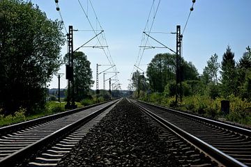 Standing between the tracks by Norbert Sülzner