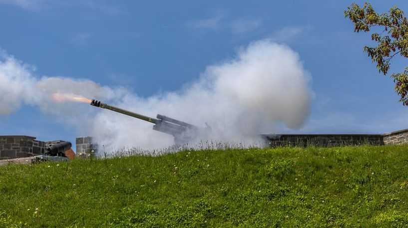 Salute shot in Quebec by Maarten Hoek