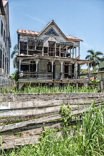 Bouwval in Paramaribo