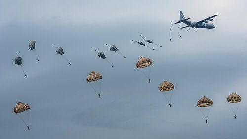 Parachutisten dropping Ginkelse Heide.