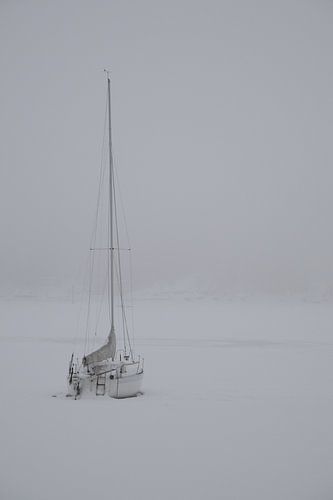 Zeiljacht in het ijs