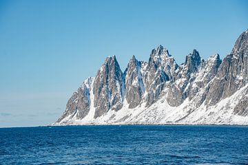 Devils Peaks bei Senja im Winter von Leo Schindzielorz