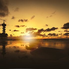 La jetée de Scheveningen au coucher du soleil sur Christopher A. Dominic