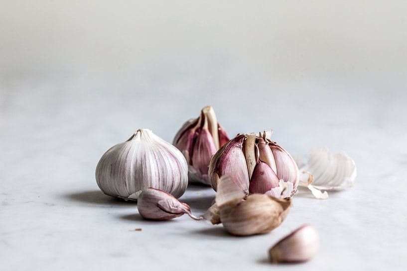 Fresh garlic by Nina van der Kleij