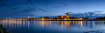 Abendpanorama der Skyline der Stadt Kampen von Sjoerd van der Wal Fotografie