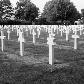 ww II crosses margraten by Pieter Offergelt