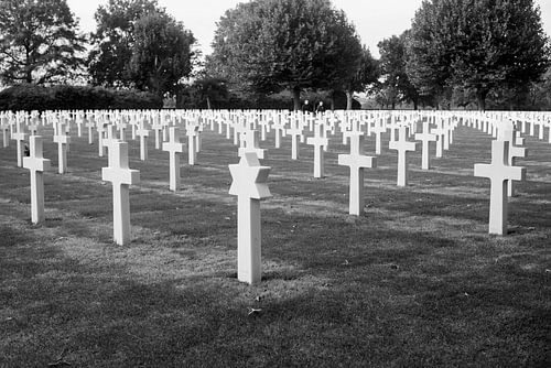 ww II crosses margraten