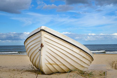 Rowing boat on a lonely beach of Usedom.