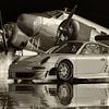 Foto in zwart-wit van een Porsche 911 GT 3 RS, de ultieme sportwagen van Jan Keteleer (JanKé): Een reis voorbij het canvas