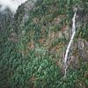 Chute d'eau cachée en Norvège sur vdlvisuals.com