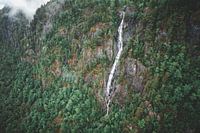 Chute d'eau cachée en Norvège