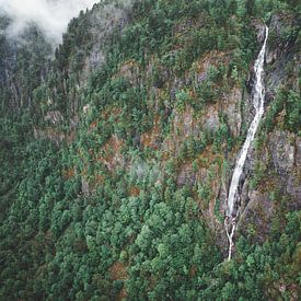Hidden waterfall in Norway by vdlvisuals.com