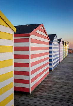 Strandhäuschen am Pier von Hastings England von Albert Brunsting