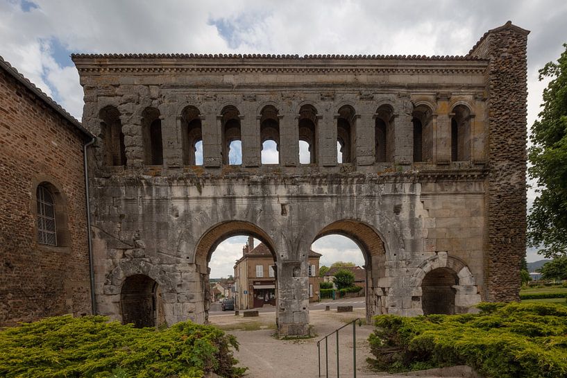 Romeinse poort in Autun, Frankrijk van Joost Adriaanse