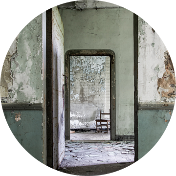 Urbex deuren in een verlaten villa van Steven Dijkshoorn