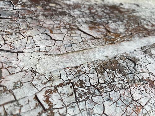 Gebarsten wit oppervlak