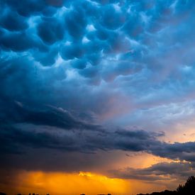 Mammatus wolken van Cynthia Hasenbos