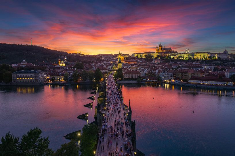 Karlsbrücke in Prag zum Sonnenuntergang von Niko Kersting