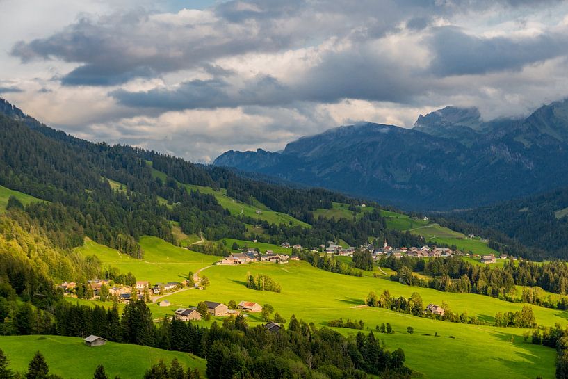 Prachtig alpenpanorama in Vorarlberg van Oliver Hlavaty