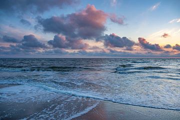 Sonnenuntergang Strand Callantsoog von Margreet Frowijn