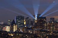 De skyline van Rotterdam met lichtstralen op de Laurenskerk van MS Fotografie | Marc van der Stelt thumbnail